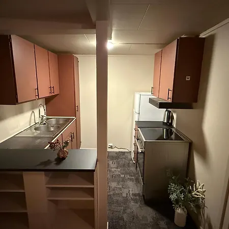 2-roms Sokkelleilighet Apartamento *