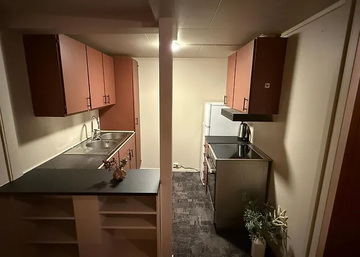 2-roms Sokkelleilighet Apartamento *